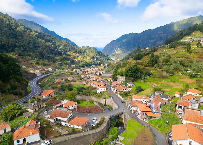 View To The Valley, By Op Nyaraló